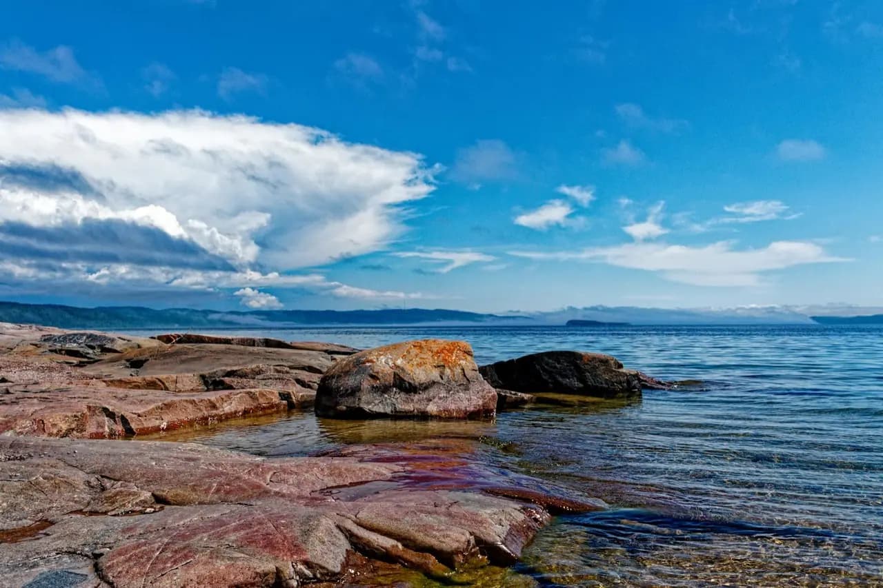 Thunder Bay, Ontario Lake Superior shoreline with Canadian Shield rocks — lawn care service area