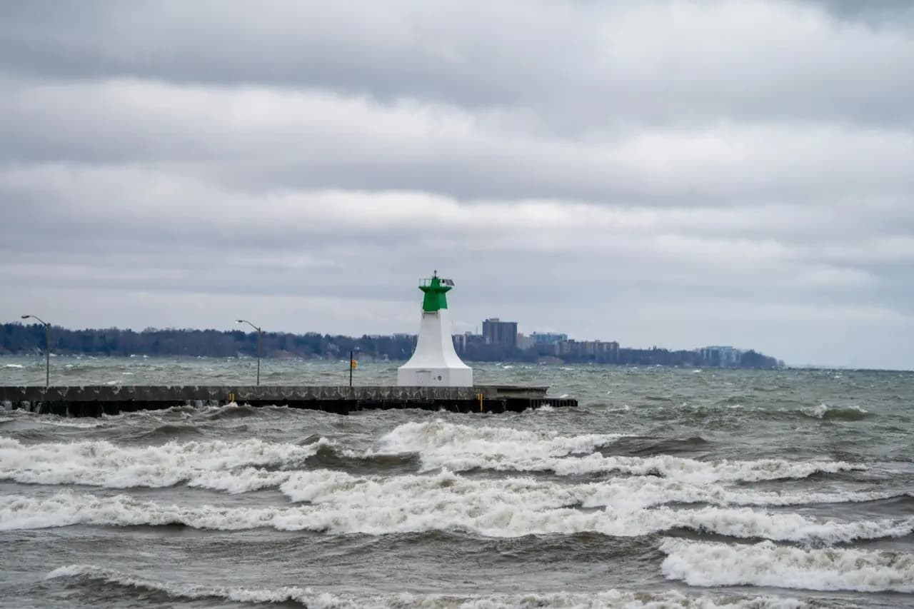 Oakville, Ontario harbour pier and lighthouse on Lake Ontario — lawn care service area